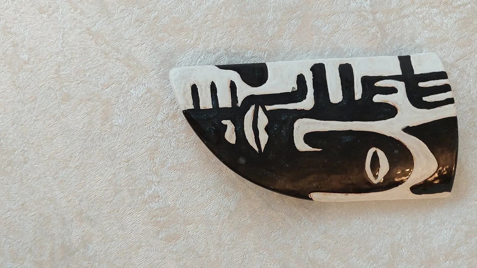 Ansigtsfragment I – keramikrelief